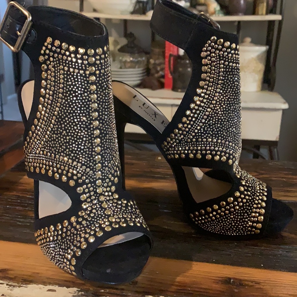 Luxe | Black and Gold Heels - Picture 3 of 7